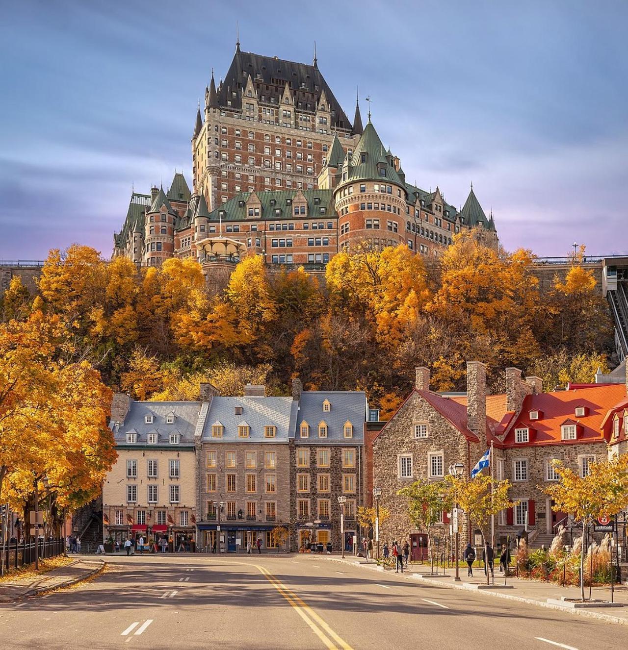 Initial - James Bond 007 - Centre Ville De Quebec Exterior photo
